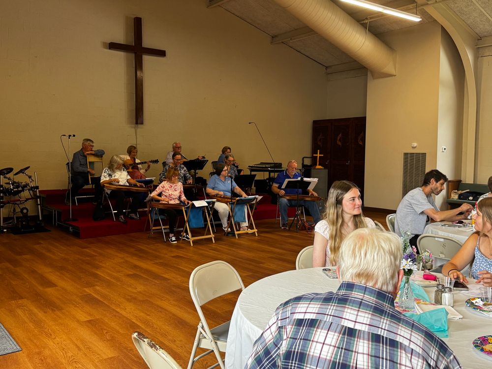 After church a thank you dinner - complete with music by the Almost Heaven Dulcimer group! 