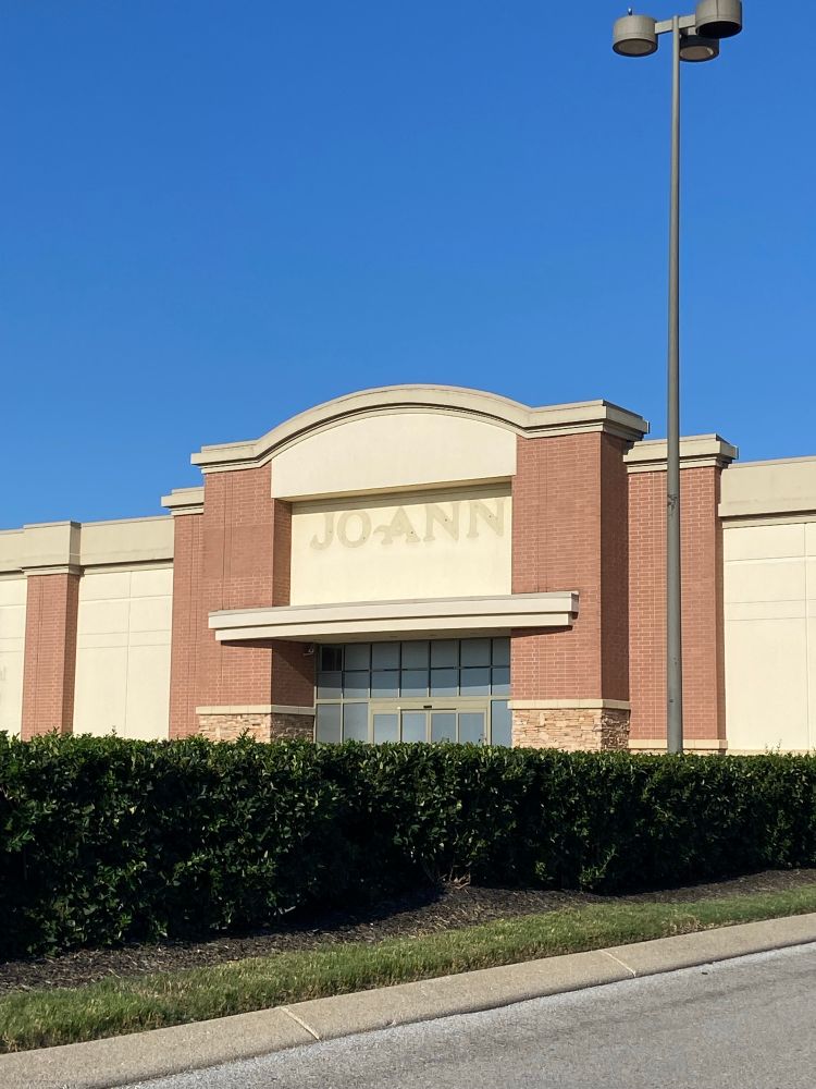 The outside of what used to be Joann Fabrics 