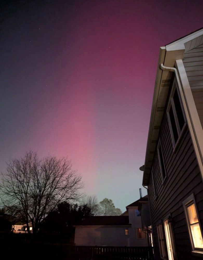 A mix of red and green lights in the night sky