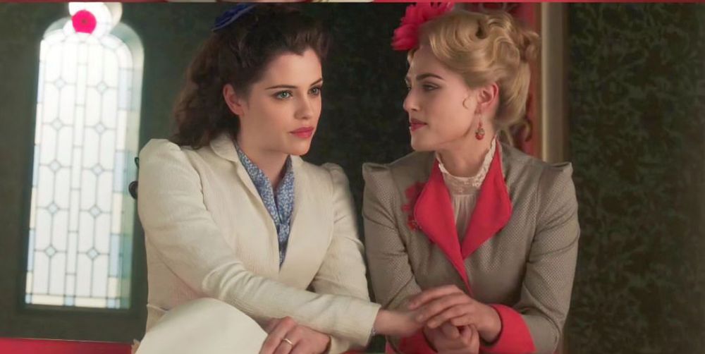 Katie McGrath as Lucy Westerna and Jessica De Gouw as Miba Murray in Dracula. 