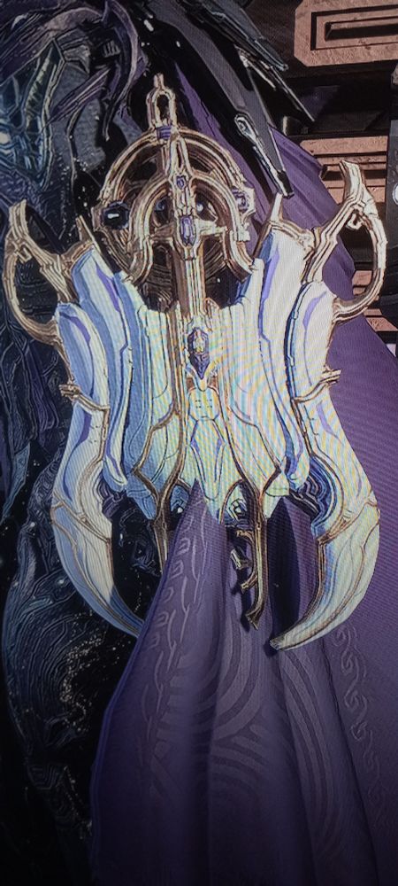 The collapsed form of Aegis Prime, which is actually a more aesthetic and classic shield shape than its battle form.