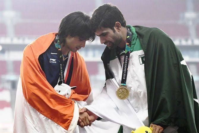 Arshad nadeem right and neeraj chopra left at a podium
