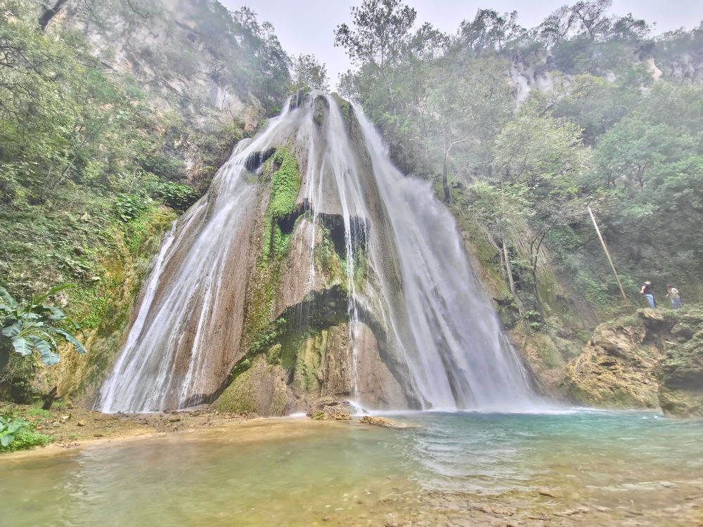 A shot of the main fall of Cola de Caballo.