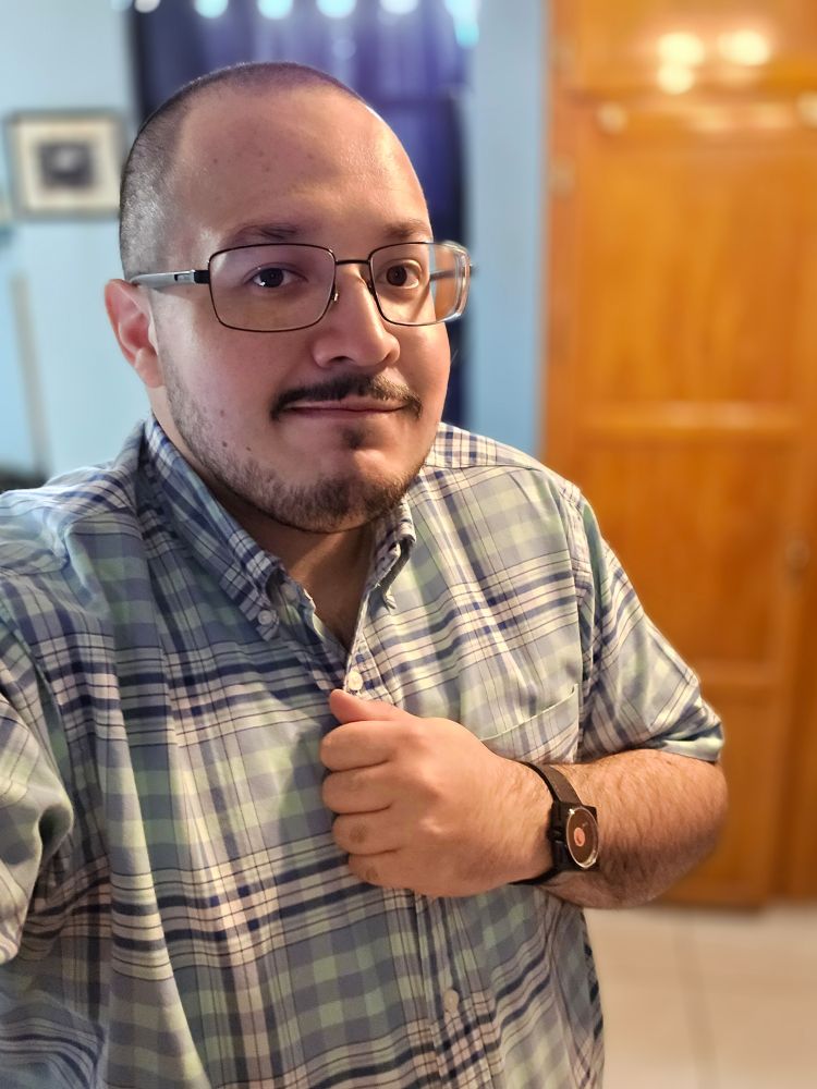 me with a pleaded shirt in my room