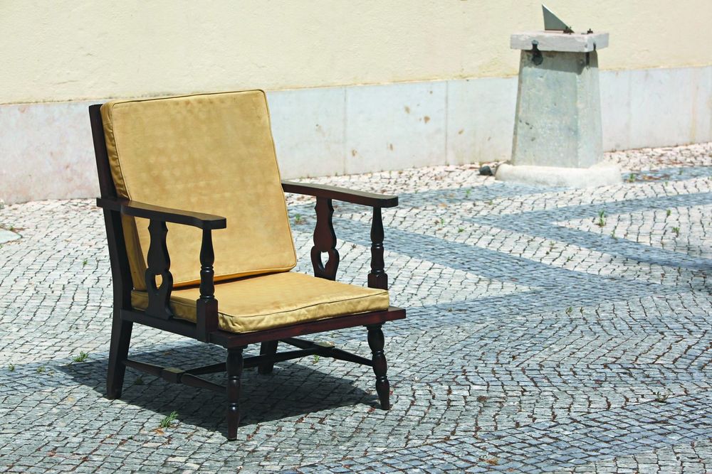 uma cadeira de lona, como aquela que alegadamente provocou a morte de Salazar no dia 27 julho 1970