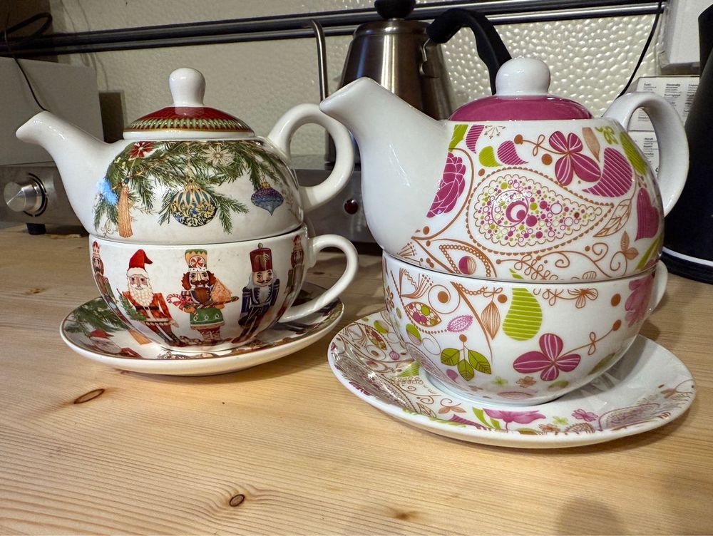 Zwei Teekannen