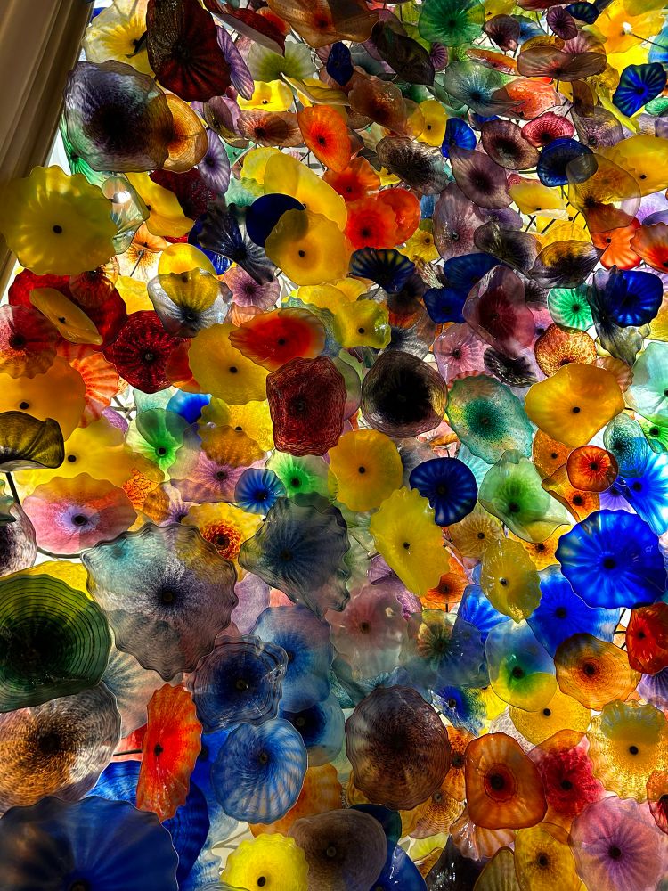 Picture of Chihuly sculpture in the lobby of the Bellagio hotel