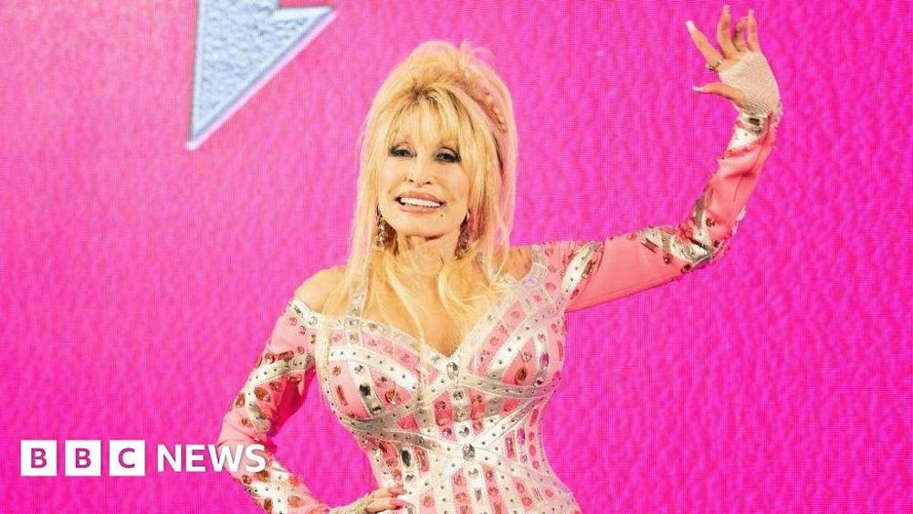 Dolly Parton posts 'I ain't dead yet' after sister sparks health concerns