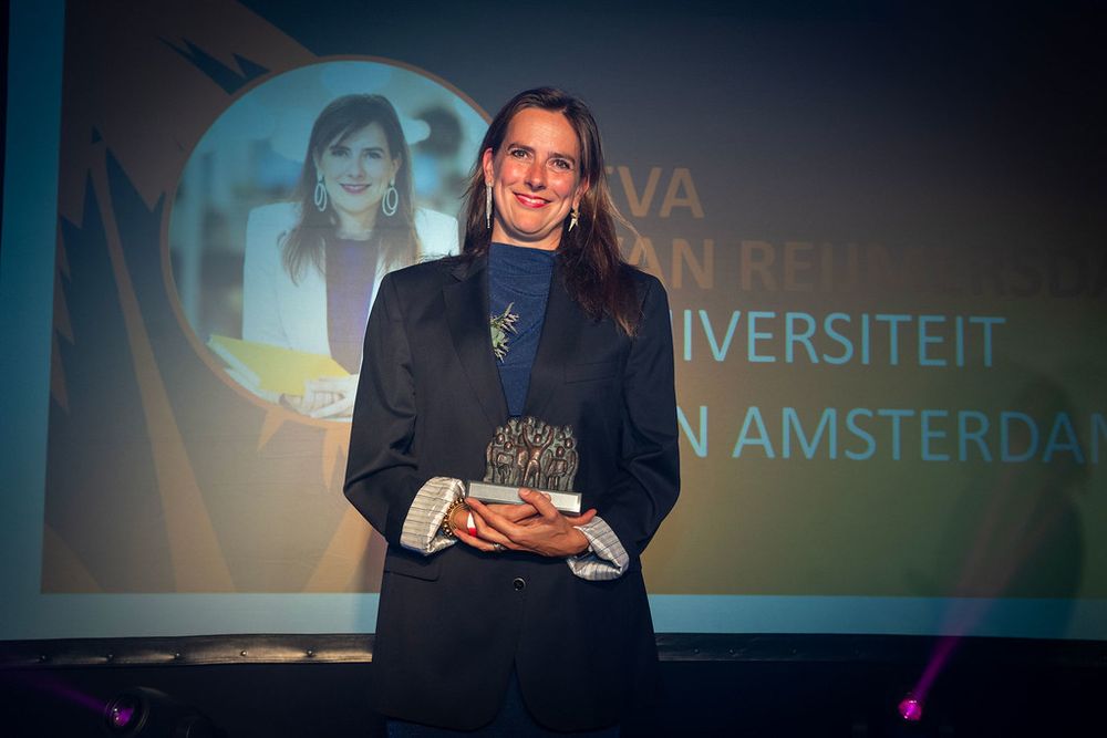 Eva van Reijmersdal receiving Insights Scientist of the Year 2025 Award