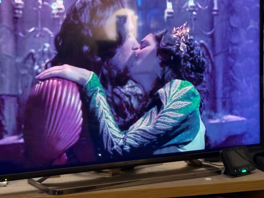 Sexy Gary oldman in red armour snogs Winona Ryder in a green dress. 