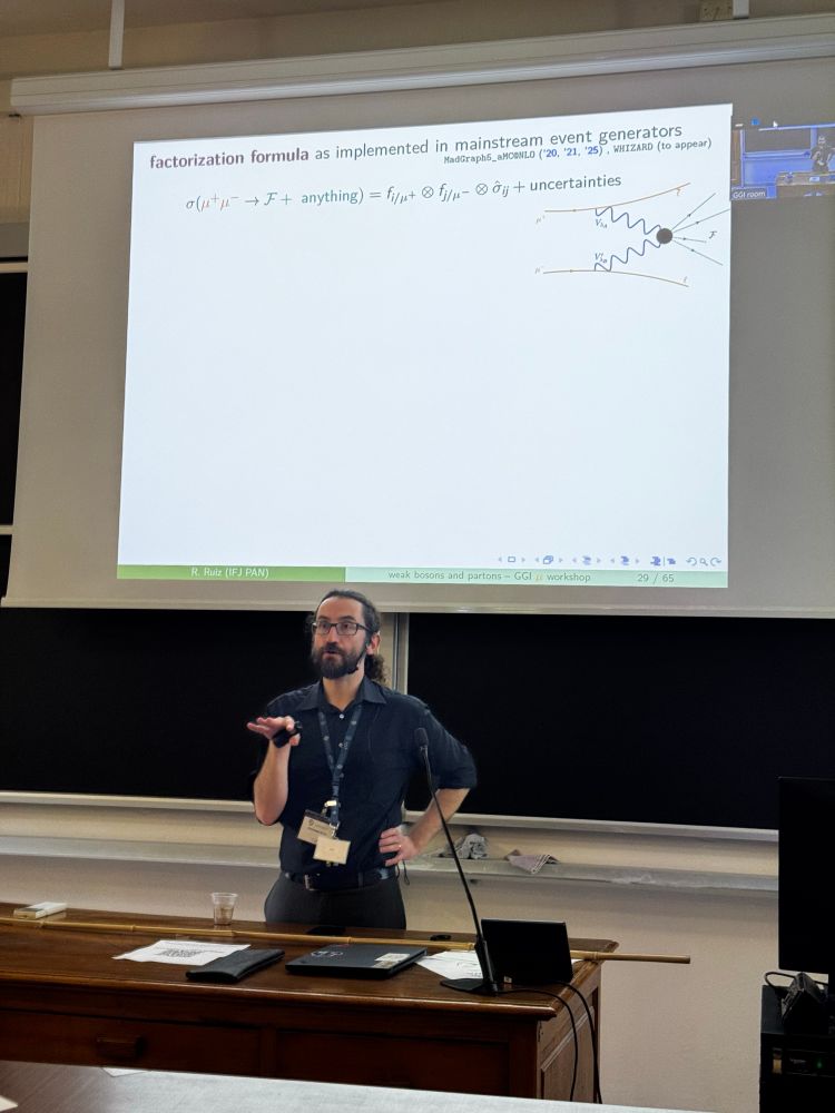 Richard Ruiz presenting at GGI