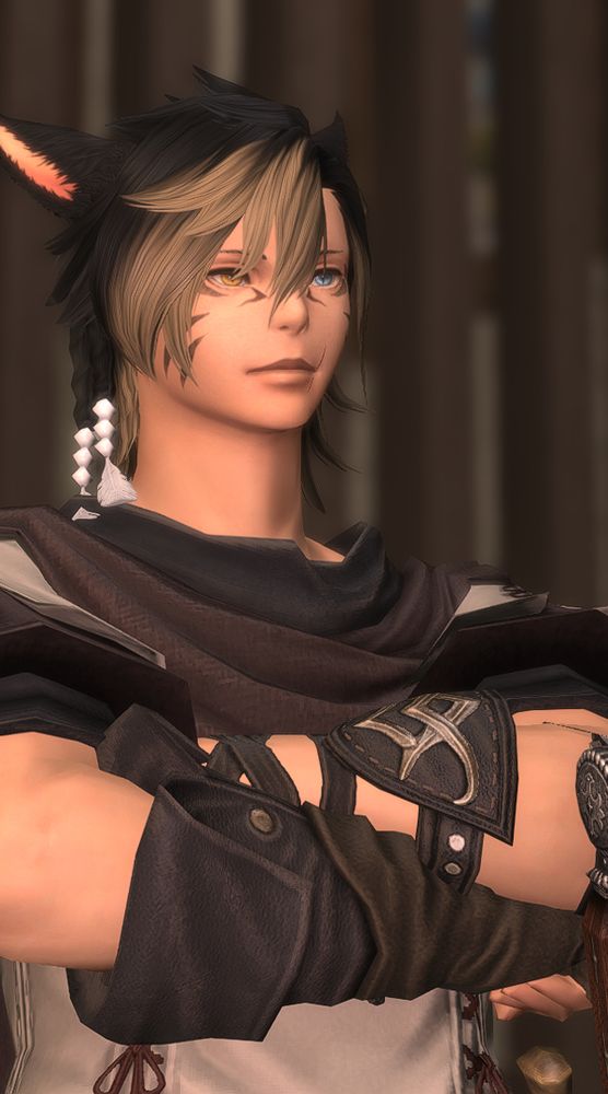 A light skinned male miqo'te in the wayfarer's tabard, with black hair and very light brown tips, looks off to the distance with crossed arms. The eye mostly colored by his bangs is a similar shade of brown, while the exposed eye is blue.