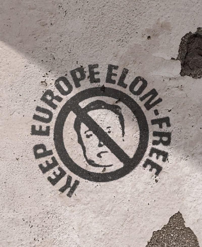 Scritta sul muro che recita "keep europe elon-free"