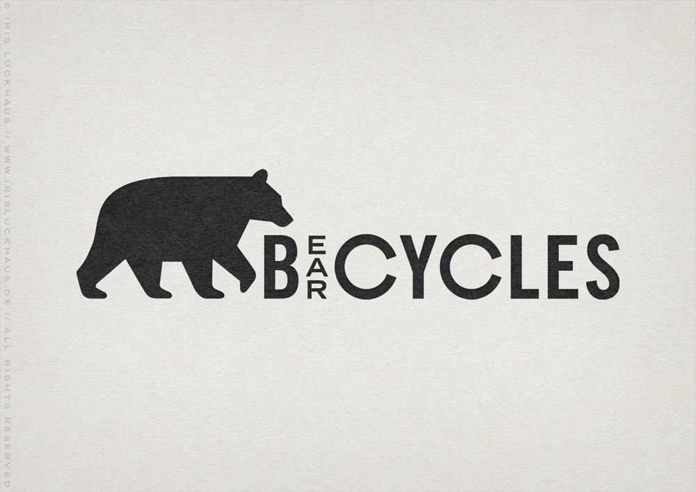 Logo für Bearcycles mit Silhouette eines Bären vor dem Schriftzug "BEARCYCLES"; E, A und R stehen übereinander, so dass man mit stark zusammengekniffenen Augen auch "Bicycles" lesen könnte, und der Buchstabe "C" ist jeweils rund wie ein Rad. 