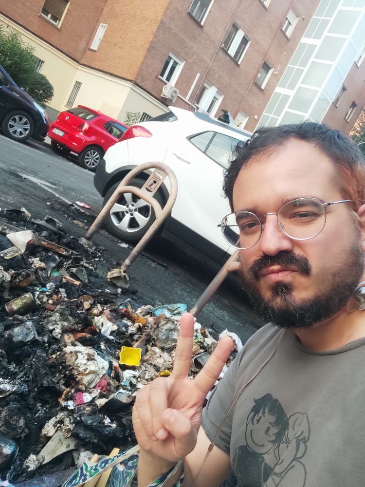 Yo posando con basura quemada, poniendo moritos 