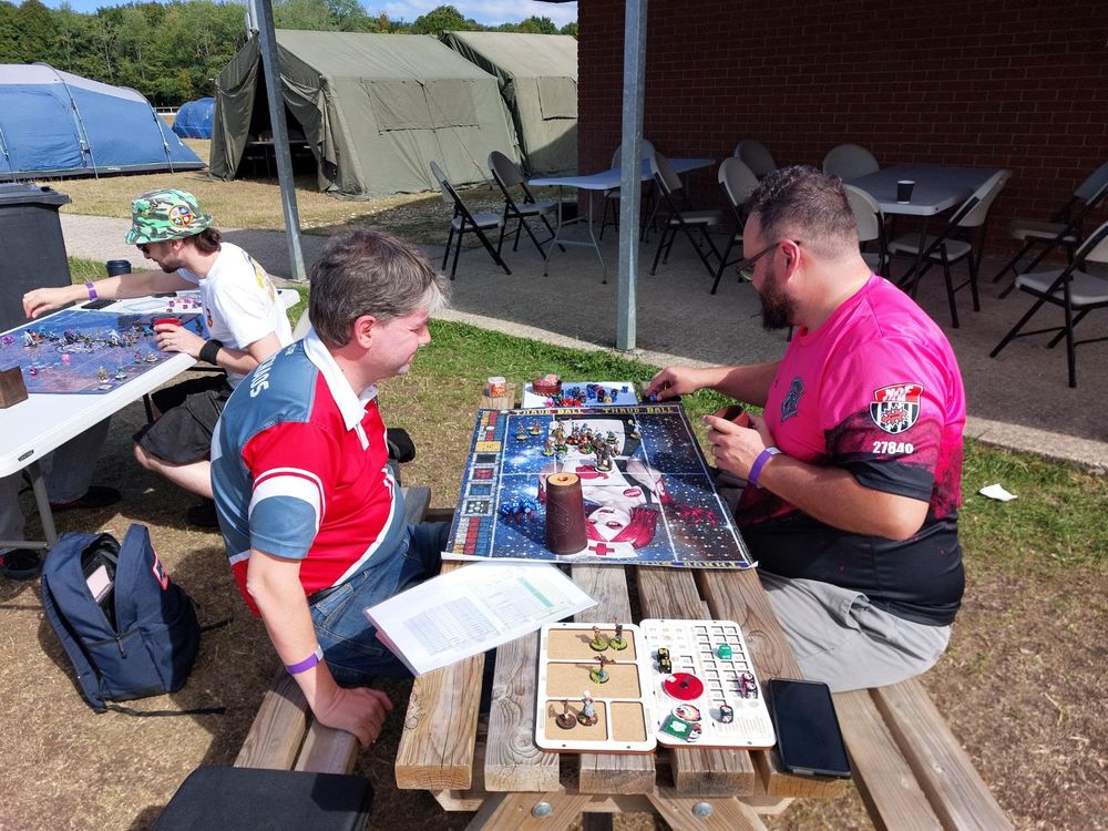 Trondur and Gr4n0t4 playing a game outside because they're Europeans and the sun was shining