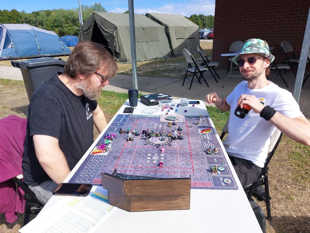 Master Wiggins, undead team, versus Eyeballpaul, all zombies team, playing outside in the sun. They drew😆