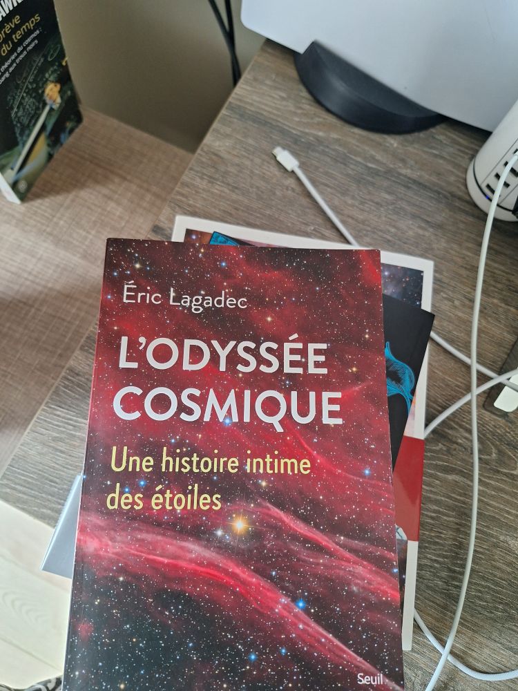 Livre don le titre est L' Odyssée cosmique de Eric Lagadec astrophysicien 
