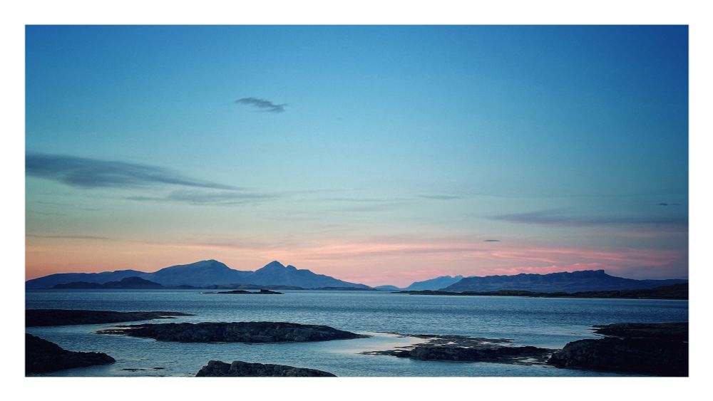 Spiorad Àird nam Murchan

The sun sets on the #EdgeOfTheMap over the small isles of Rum, Muck and Eigg..... constant sentinels in the perception of the Ardnamurchan Spirit.