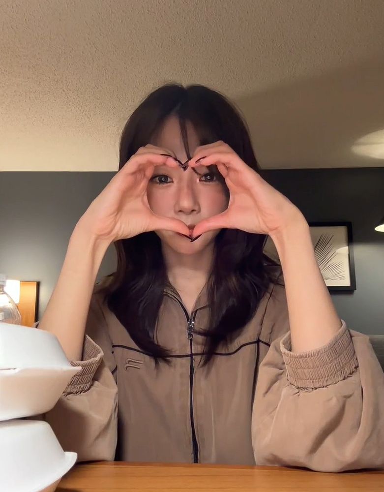 JiU making a heart