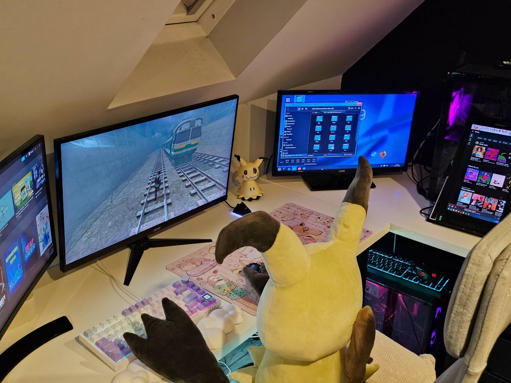 Mimikyu playing subway Surfers in CS2