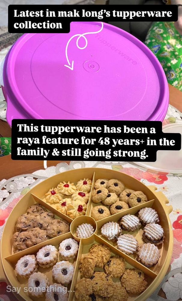 Tupperware of kuih raya 
