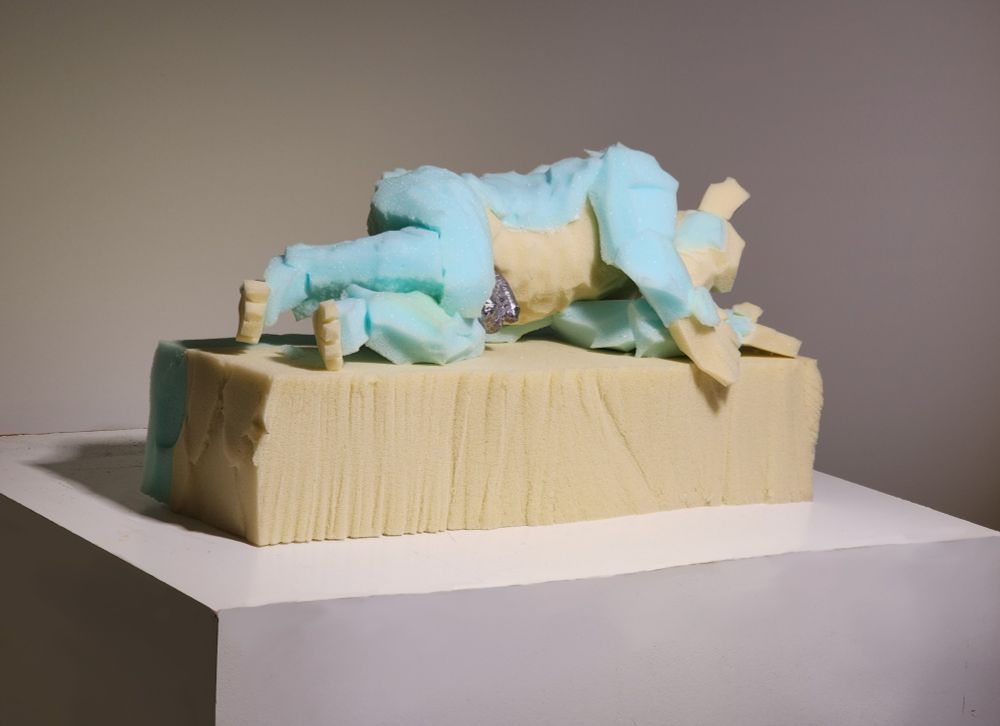 The same fogure but seen from slightly to the left