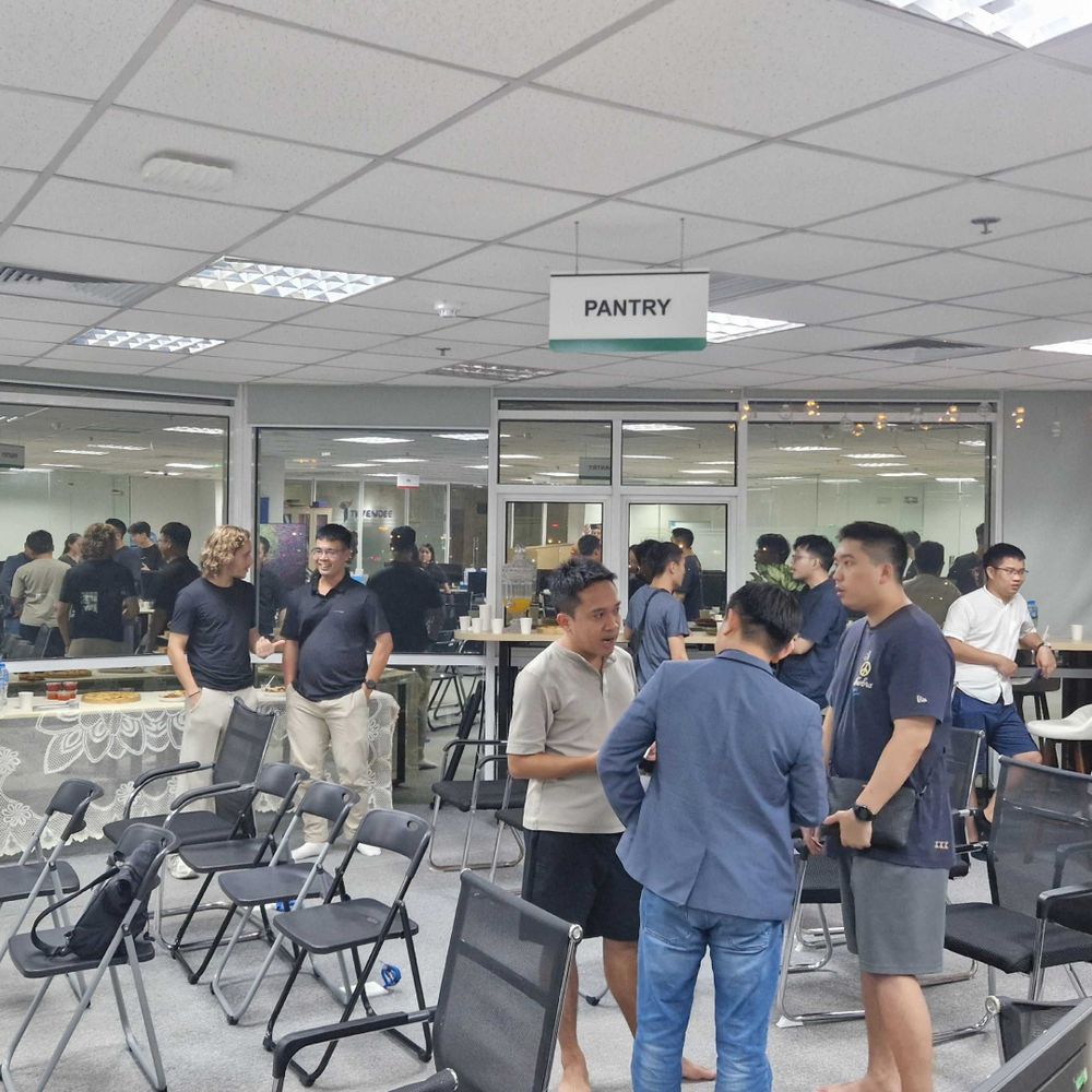 The attendees discussing during the networking cocktail that was held after the talks