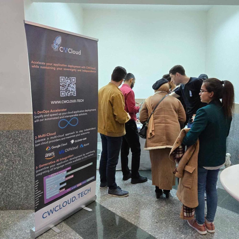 The crowded booth of one of our sponsors, talking with the attendees