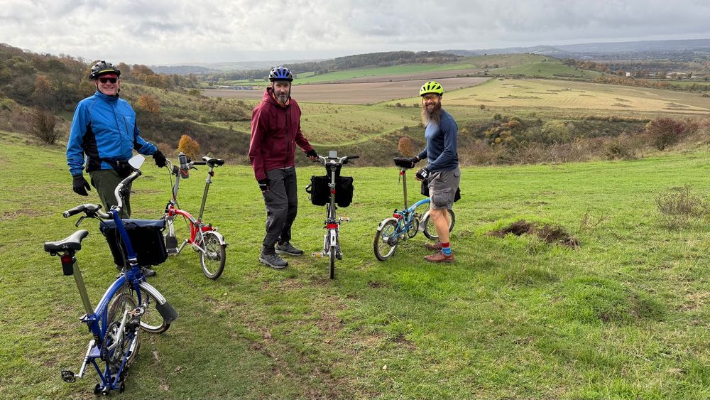 4 Brompton bicycles and 3 men in front of the Ivanhoe Beacon escarpment.