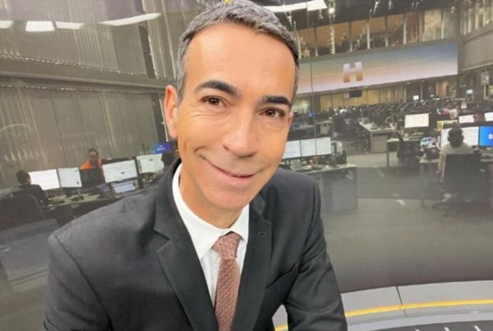 César Tralli mostra bastidores do 'JH' e educação com colegas chama atenção: "respeito e admiração" - Área VIP