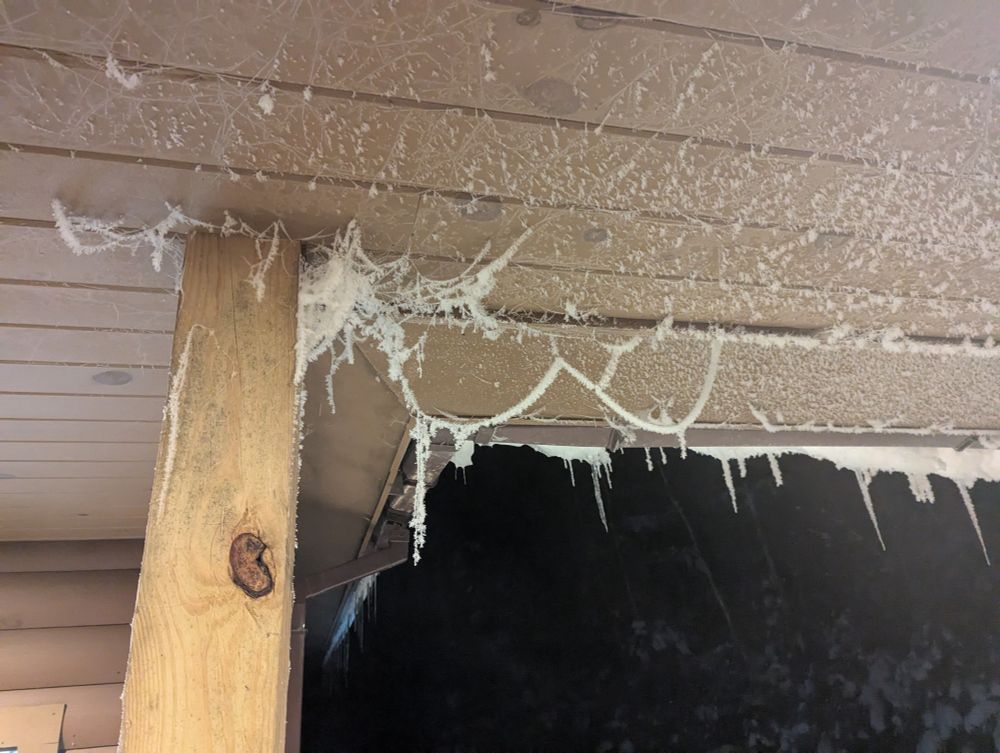 Big icicle vs tiny icicle. Lots of frozen water to go around.