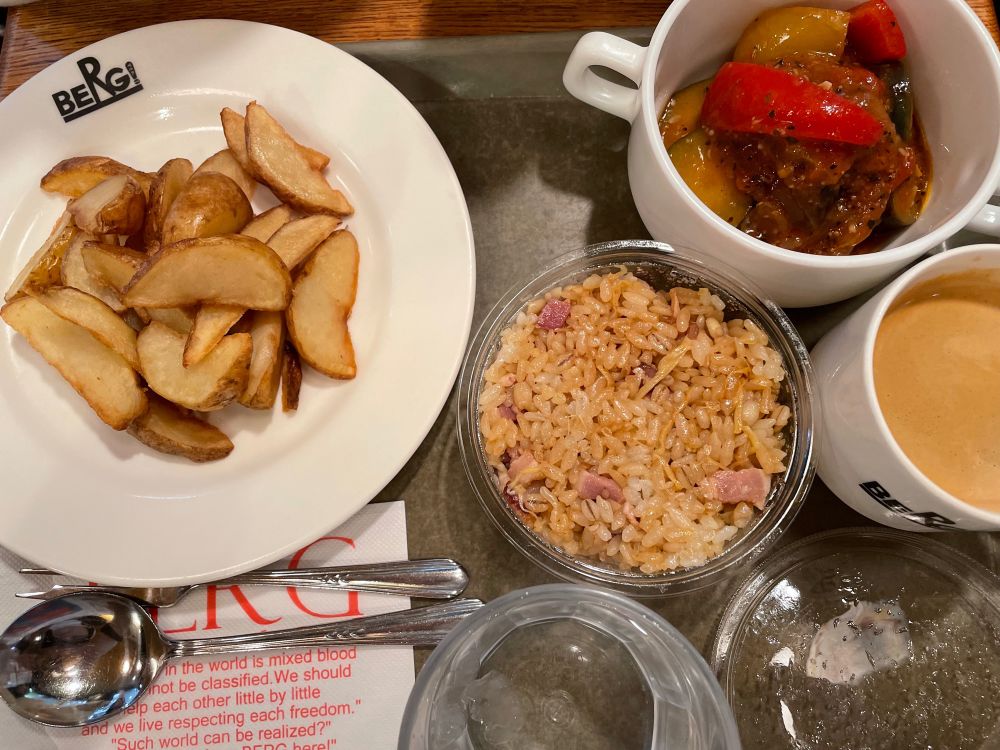 五穀米ベーコン生姜焼きごはん
フライドポテト
ラタトゥイユ
コーヒー
水