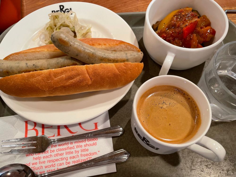 焼きニュルンベルガードッグ
ラタトゥイユ
コーヒー
水