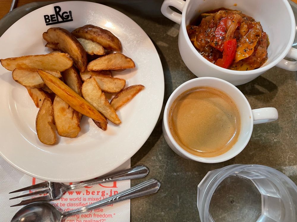 フライドポテト
ラタトゥイユ
コーヒー
水