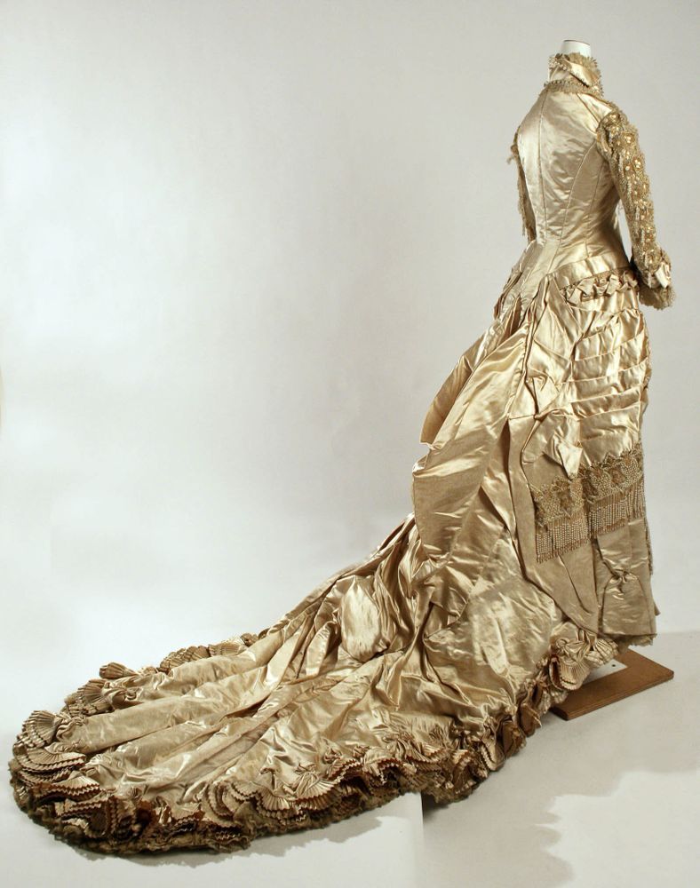 Wedding dress, Metropolitan Museum of Art, New York, NY