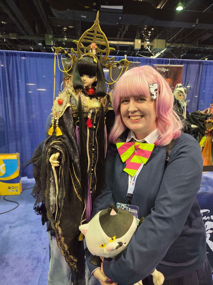 Posing with Chao Feng, beautiful princess (puppet)