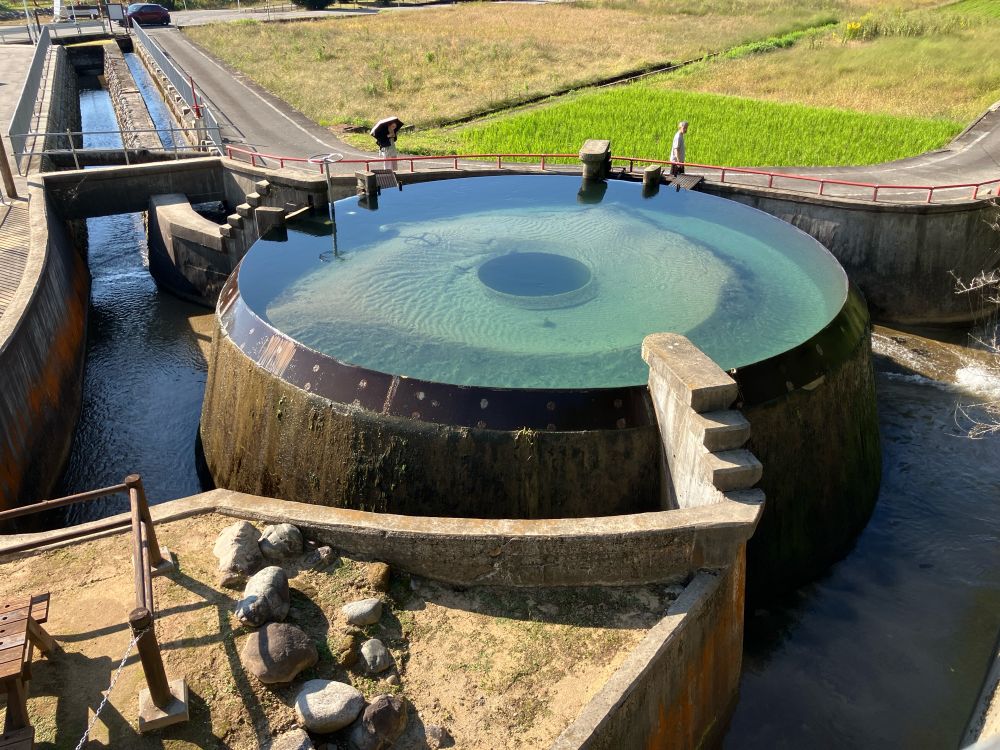 東山円筒分水槽。