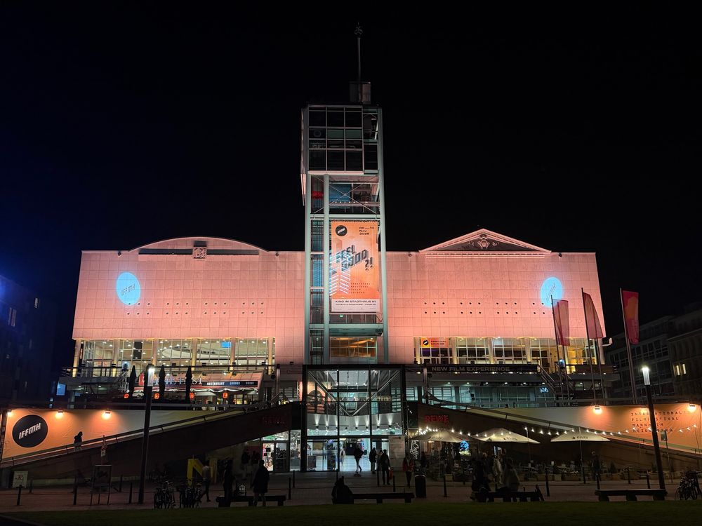 Stadthaus Mannheim am Abend