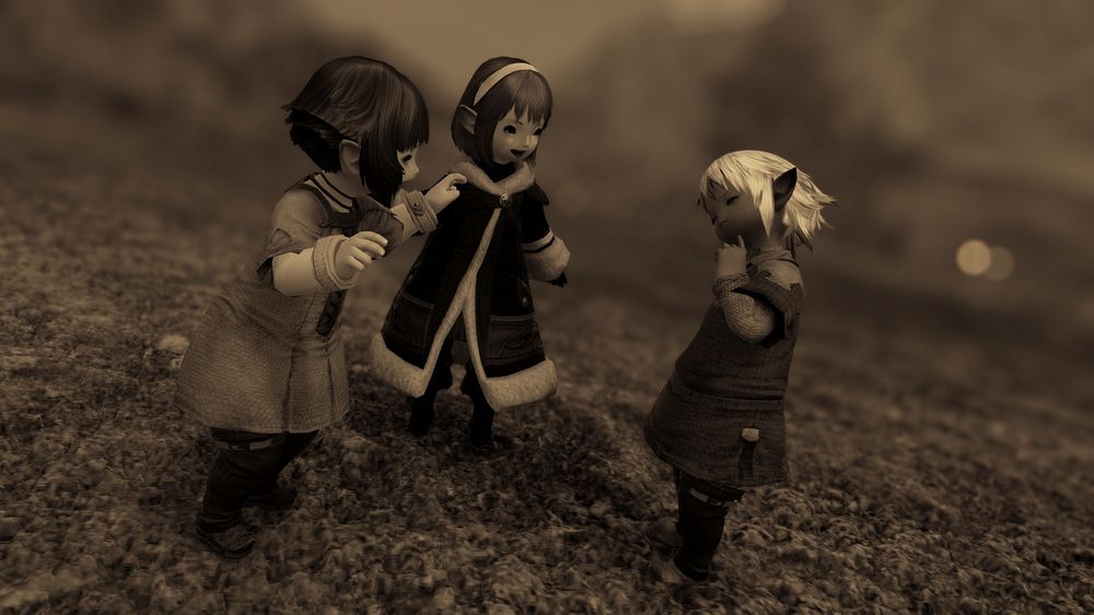 An old picture of Trazellie talking to Nanatsu and Yayaraji. They are notably younger in this picture, appearing to be children. 