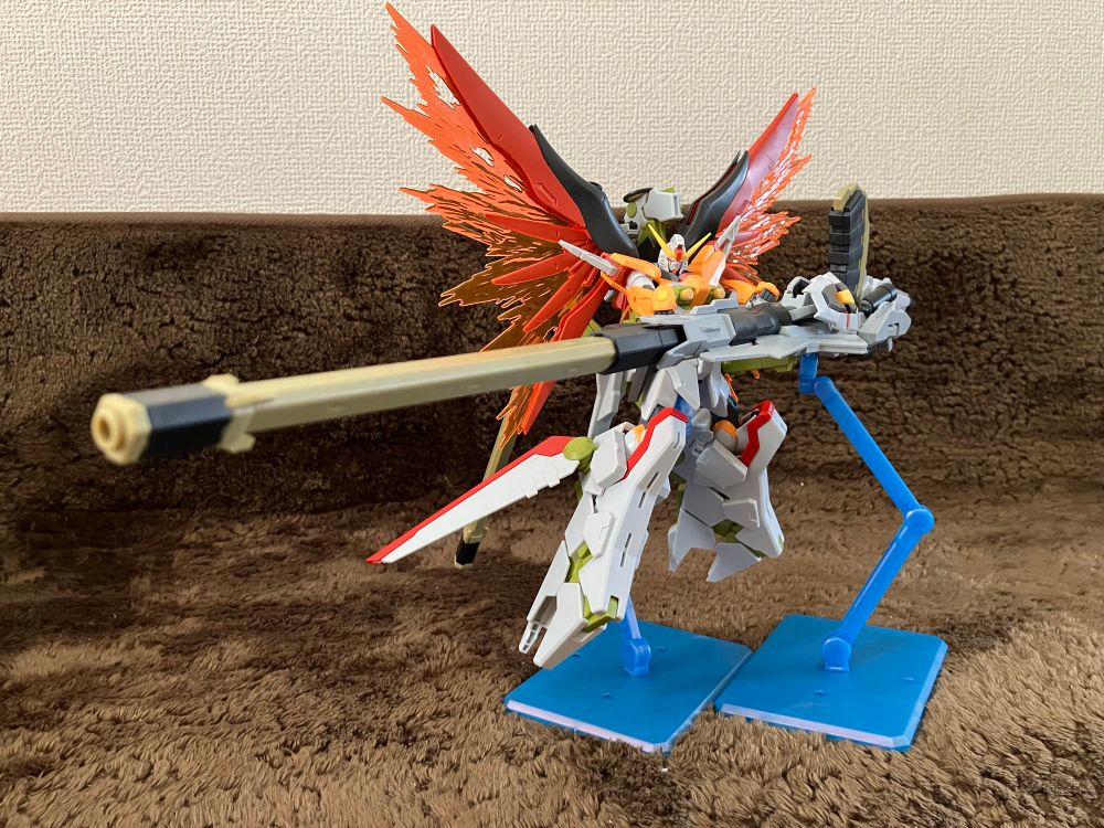 デスティニーspecⅡは後回しにして先にゼウスシルエットだけを組み上げて、直近で組んでいたハイネ運命に持たせてみました！
やっぱりゼウスはデカい！！