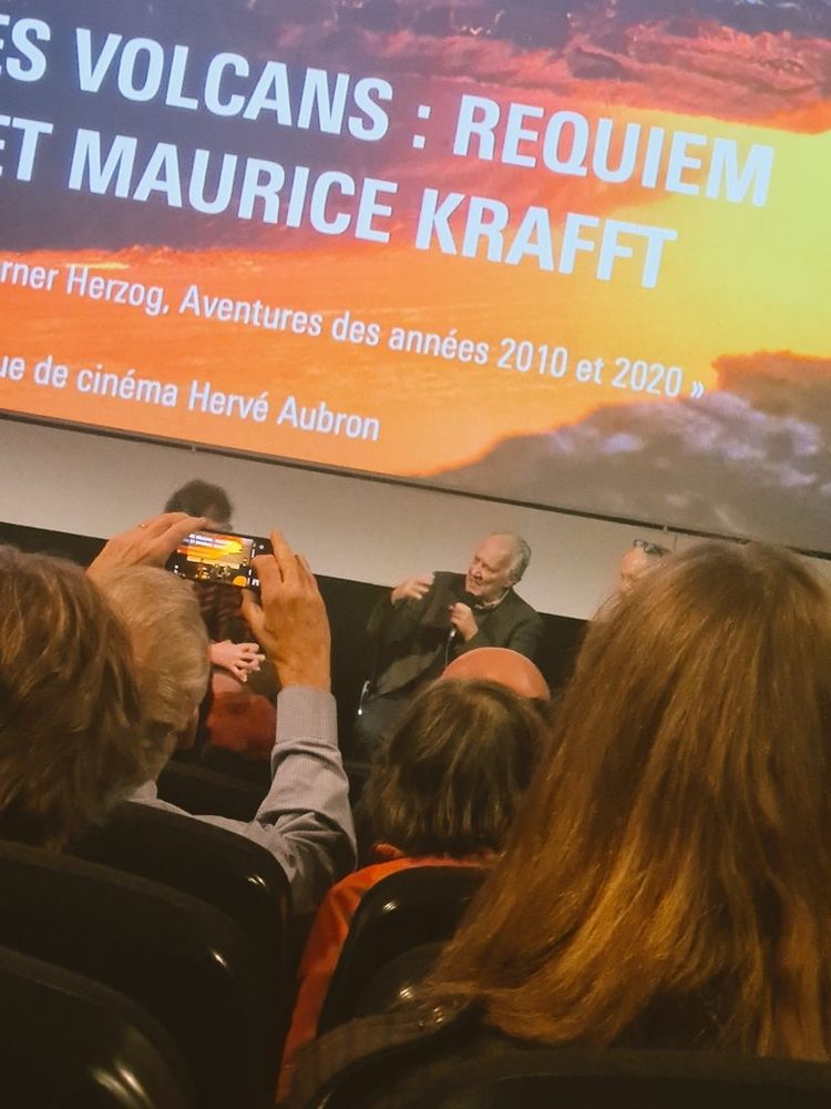 Herzog qui répond poliment "ouais non pas ouf la question" 