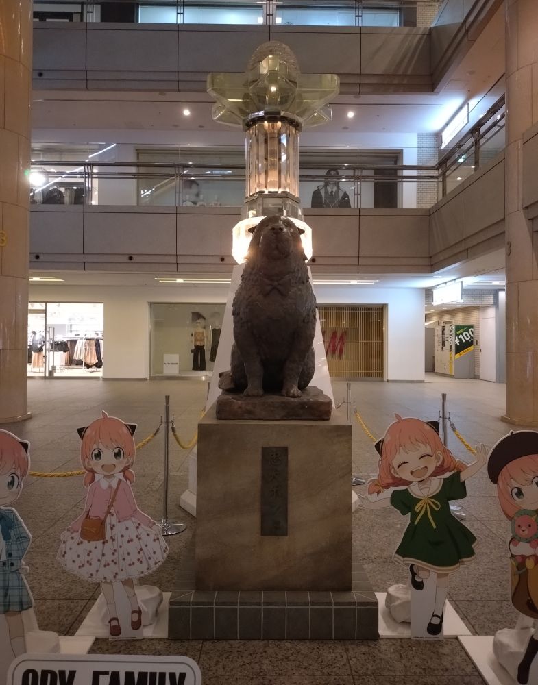 犬の銅像に見えるオブジェ
スパイファミリーにでてくる犬みたい