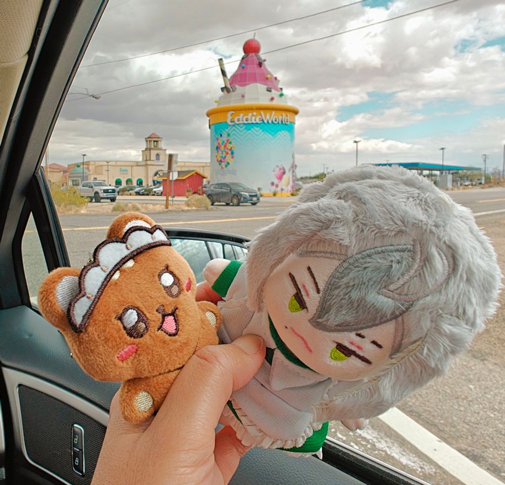 eiden and rei are at the eddie world ice cream sculpture