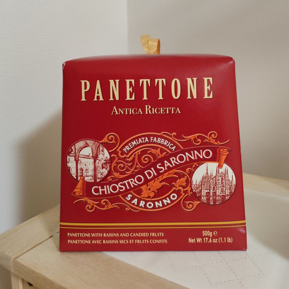 とても大きな赤い箱のパネトーネ