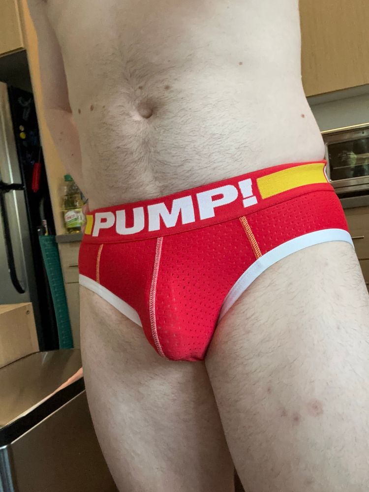 Selfie in my red pump briefs