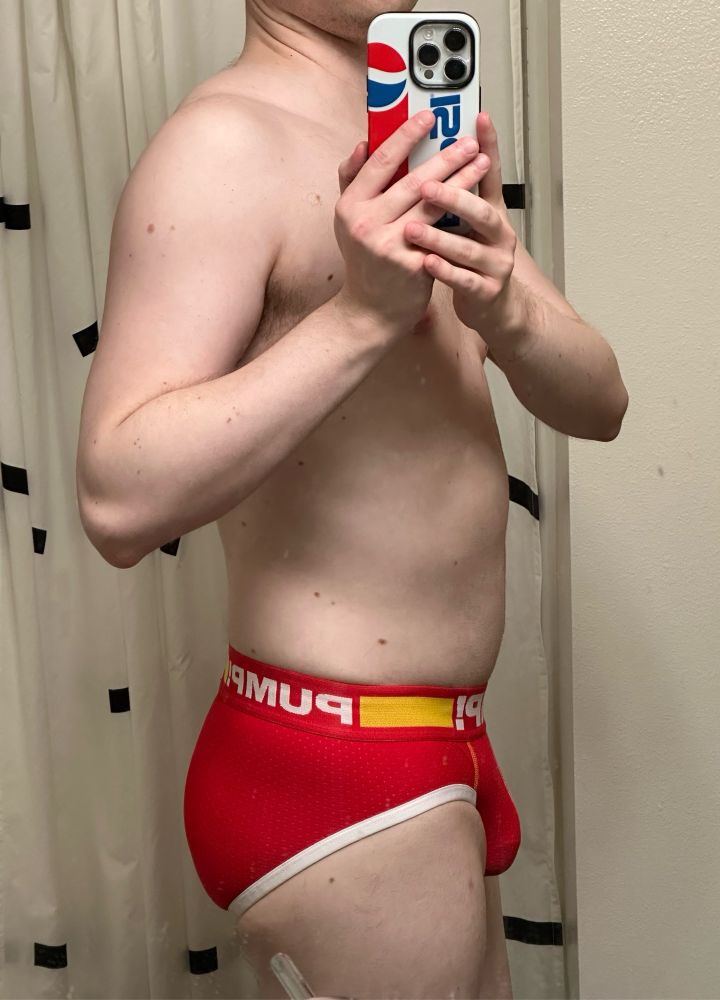 Side selfie of me in my red and yellow PUMP! briefs. I need to clean my mirror…
