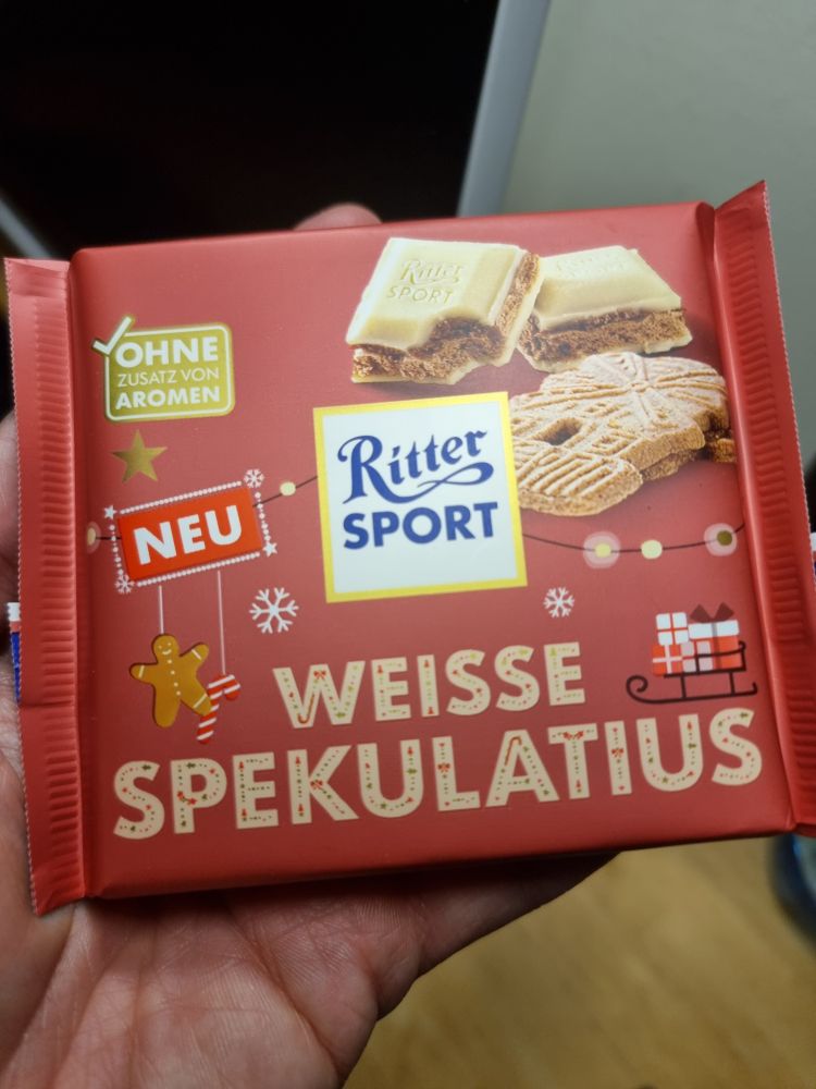 Man sieht eine Tafel Ritter Sport Weisse Spekulatius