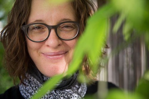 Close-up image of Ariel Gordon taken by photographer Mike Deal
