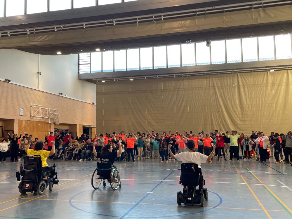 Final de la jornada con el baile inclusivo del grupo de Marina Joven.